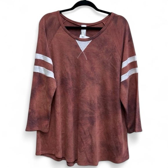 Now N Forever Tops - NEW Women's Long Sleeve Top in Rust and White Size: 2XL.   NWT